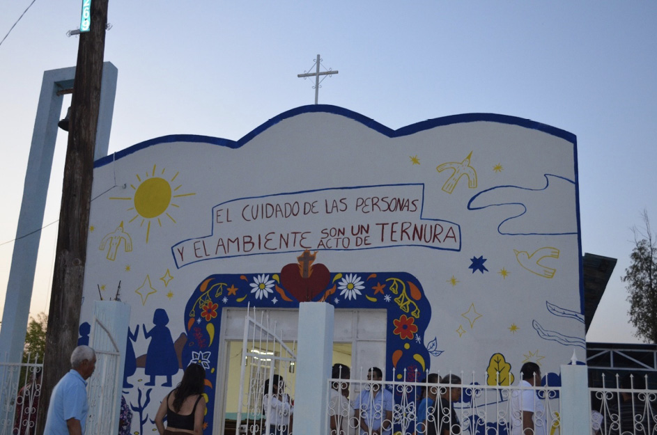 Imagen que contiene exterior, firmar, cubierto, calle

El contenido generado por IA puede ser incorrecto.